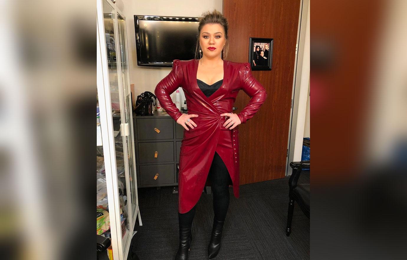 Kelly Clarkson S Body Transformation See Photos Of Star Now And Then