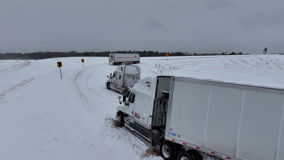 Lakeeffect Snow Across The Great Lakes Region Makes Travel Treacherous.