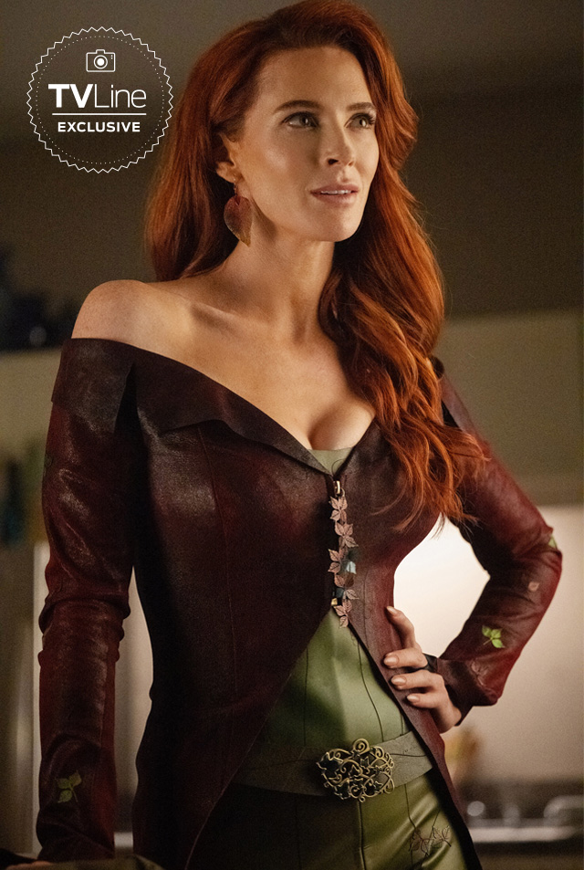 See Bridget Regan As Dc S Stunning New Poison Ivy Giant Freakin Robot